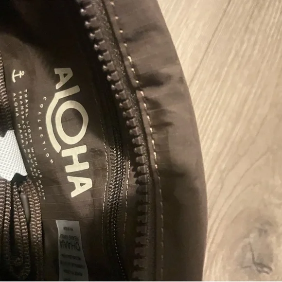 ALOHA Collection Le Tour crossbody bag - Picture 4 of 4